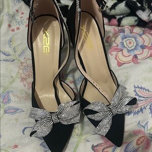 X2 Black and White Bow Heels